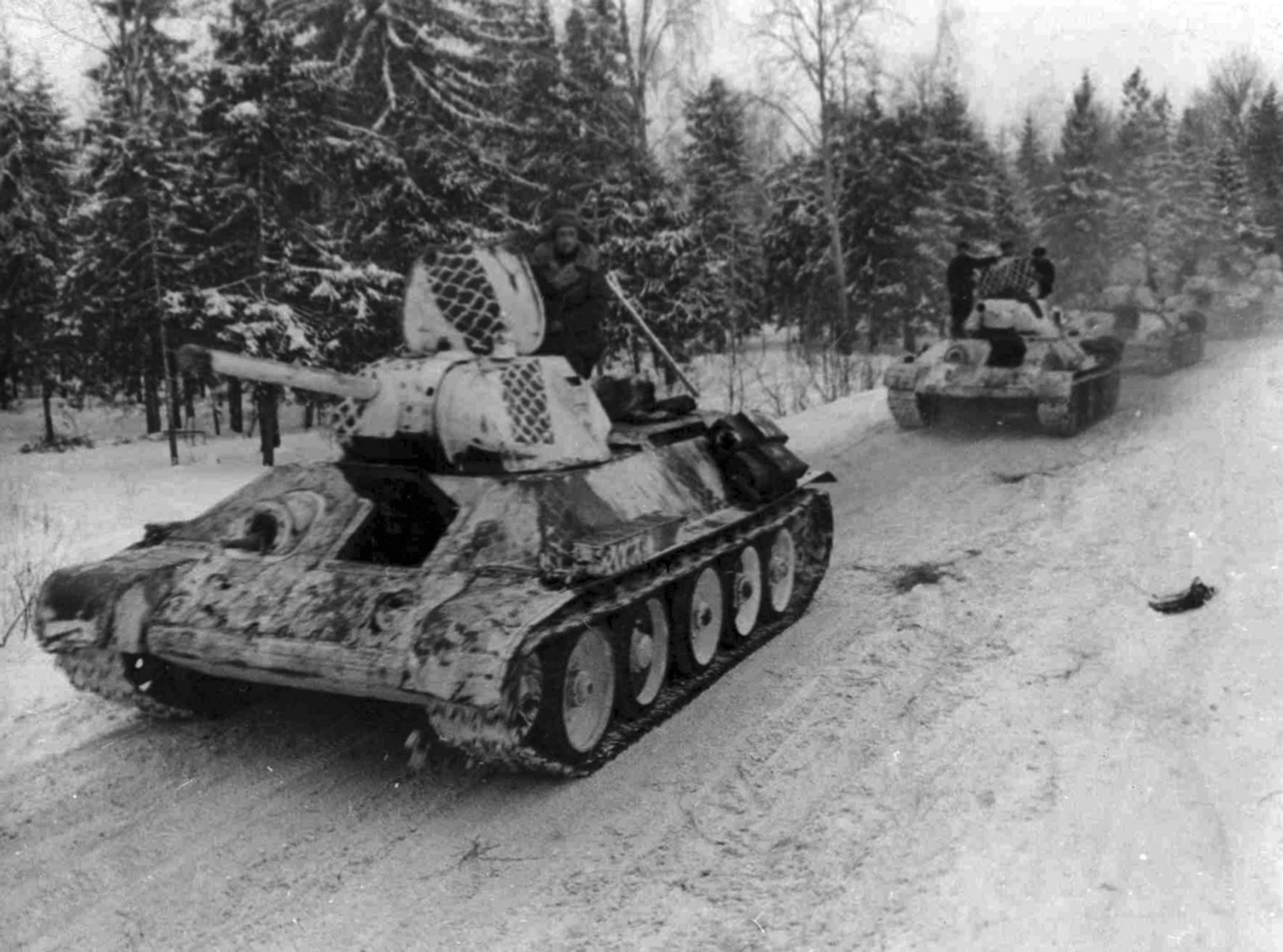 wartime picture winter / Carro armato T34 ruso / 1 гтбр