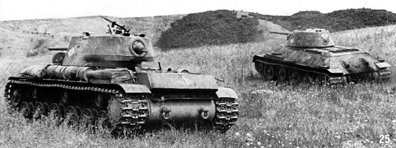 Kliment Voroshilov KVI + T-34 carros de combate sovietico