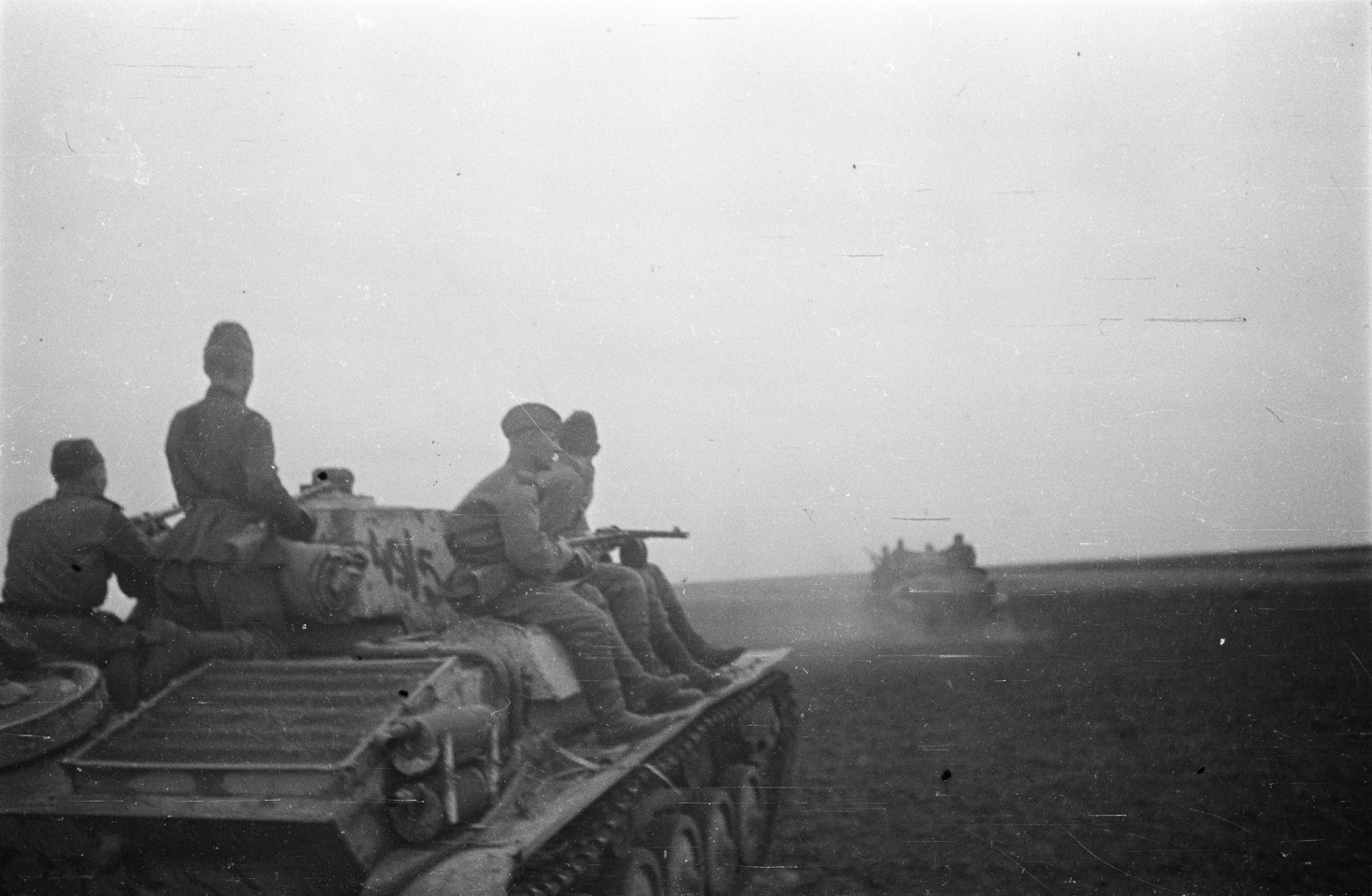 photo ww2 Light tanks T/70 supports RKKA infanry in Great Patriotic War