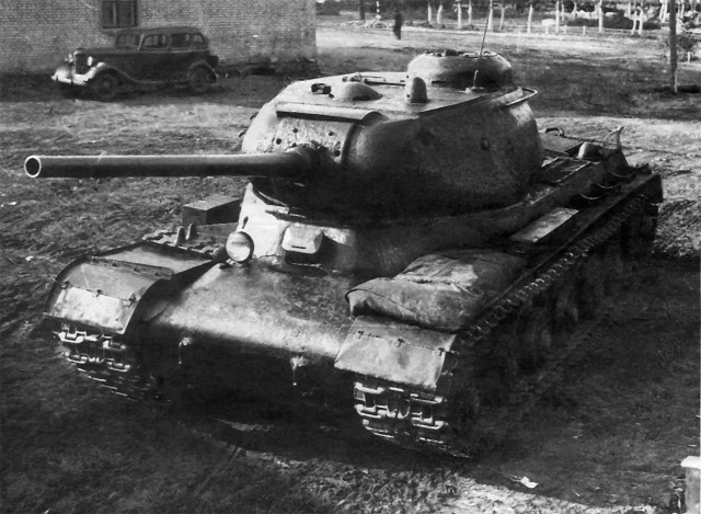 Soviet heavy tank IS-I image IS-85