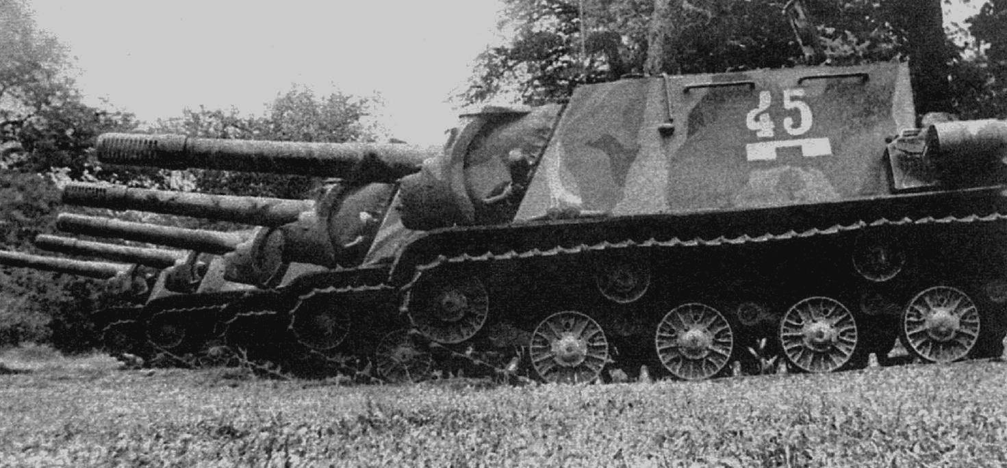 Эмблемы и камуфляж брони. Советские САУ ИСУ-152 374-го гвардейского самоходно-артиллерийского полка в районе Львова