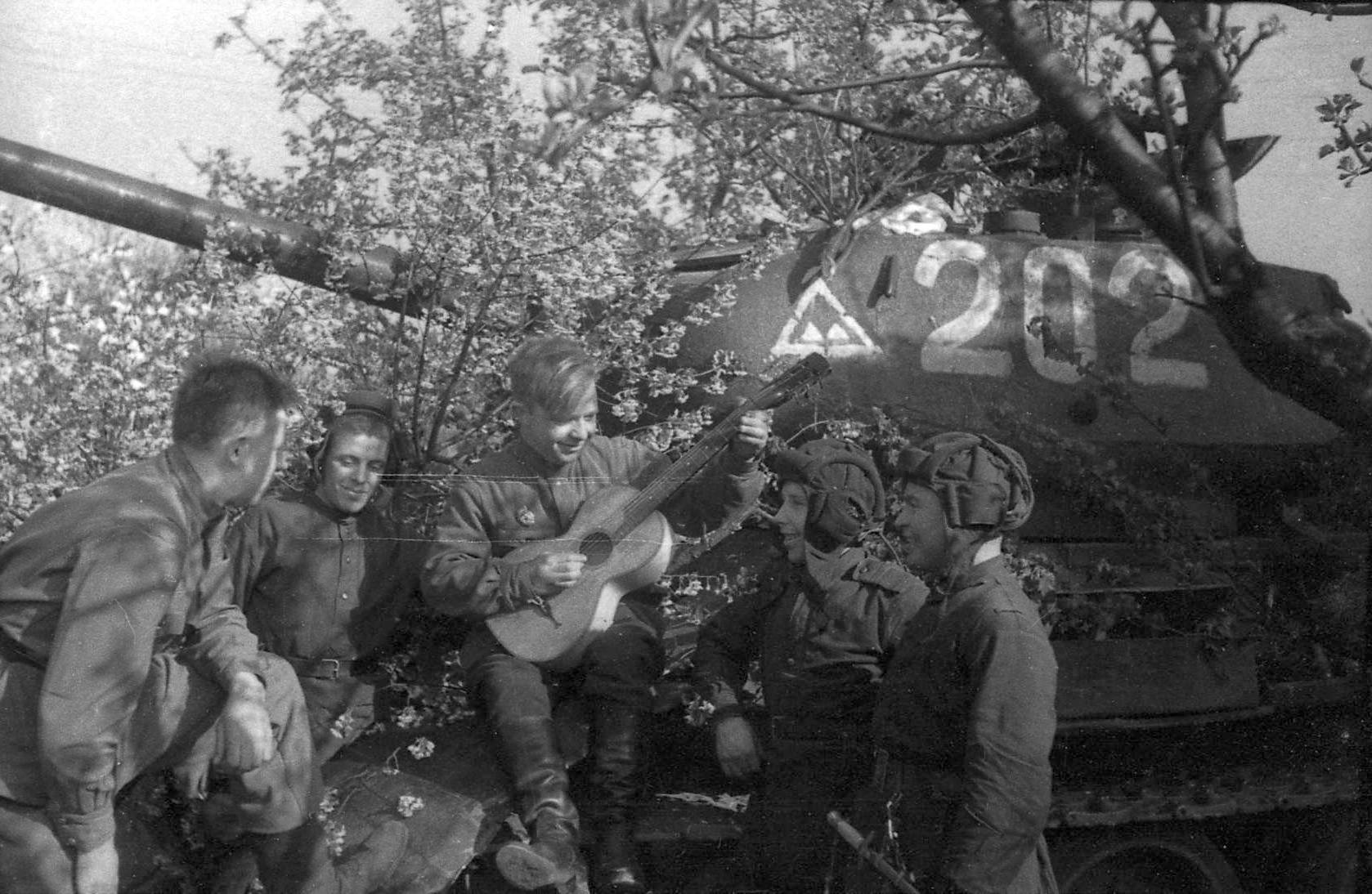 Танкисты 9-ой Танковой колонны 95-й Танковой бригады. 1945