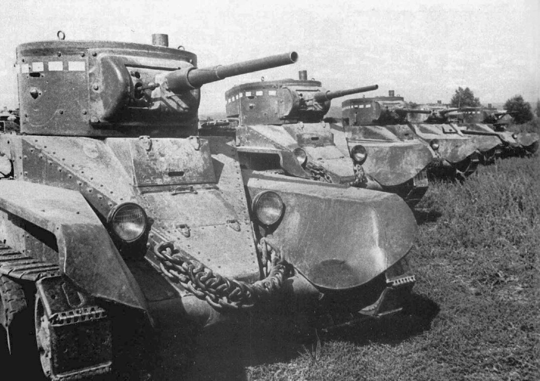 foto WWII USSR Soviet Light Tanks BT5