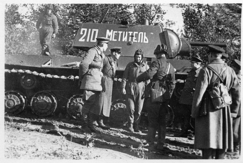 штурмовой танк КВ с малой башней. с заводским номером М-5044 из 287-го отдельного танкового батальона