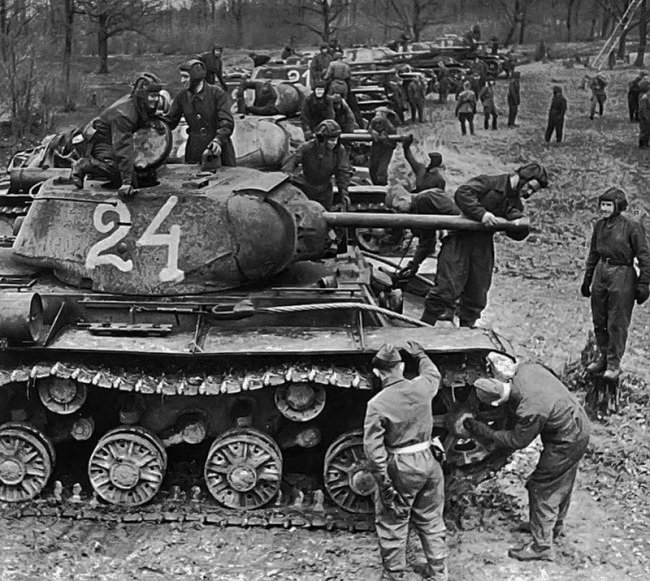 танки 2 мировой войны в бою photo WWII KV-1S Carro Armata Rossa AFV