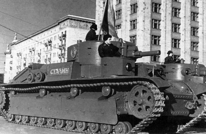 танки 2 мировой войны в бою Soviet shielded medium tank T-28 Stalin at parad