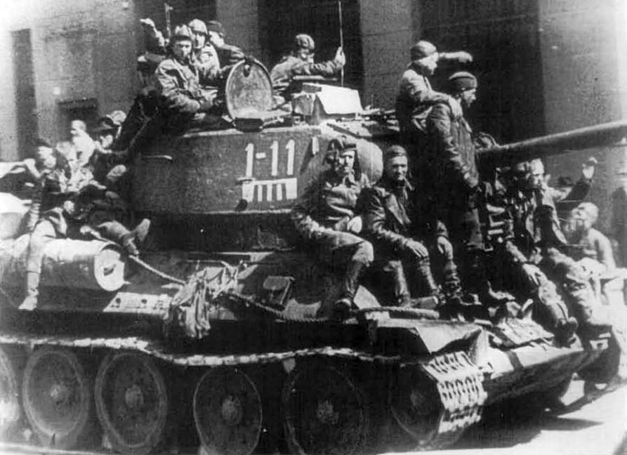 WWII foto medium tanks T-34-85 of Soviet 10th Guards tank coprs