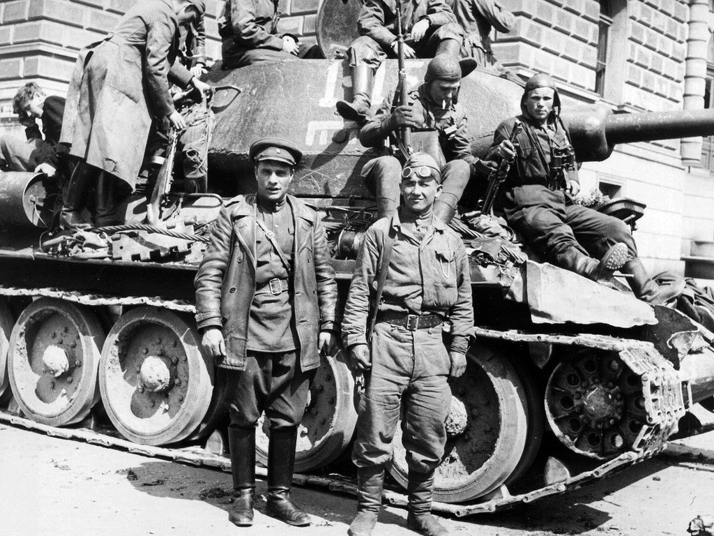 The crew of T-34-85 of 4th Guards tank army in Praha