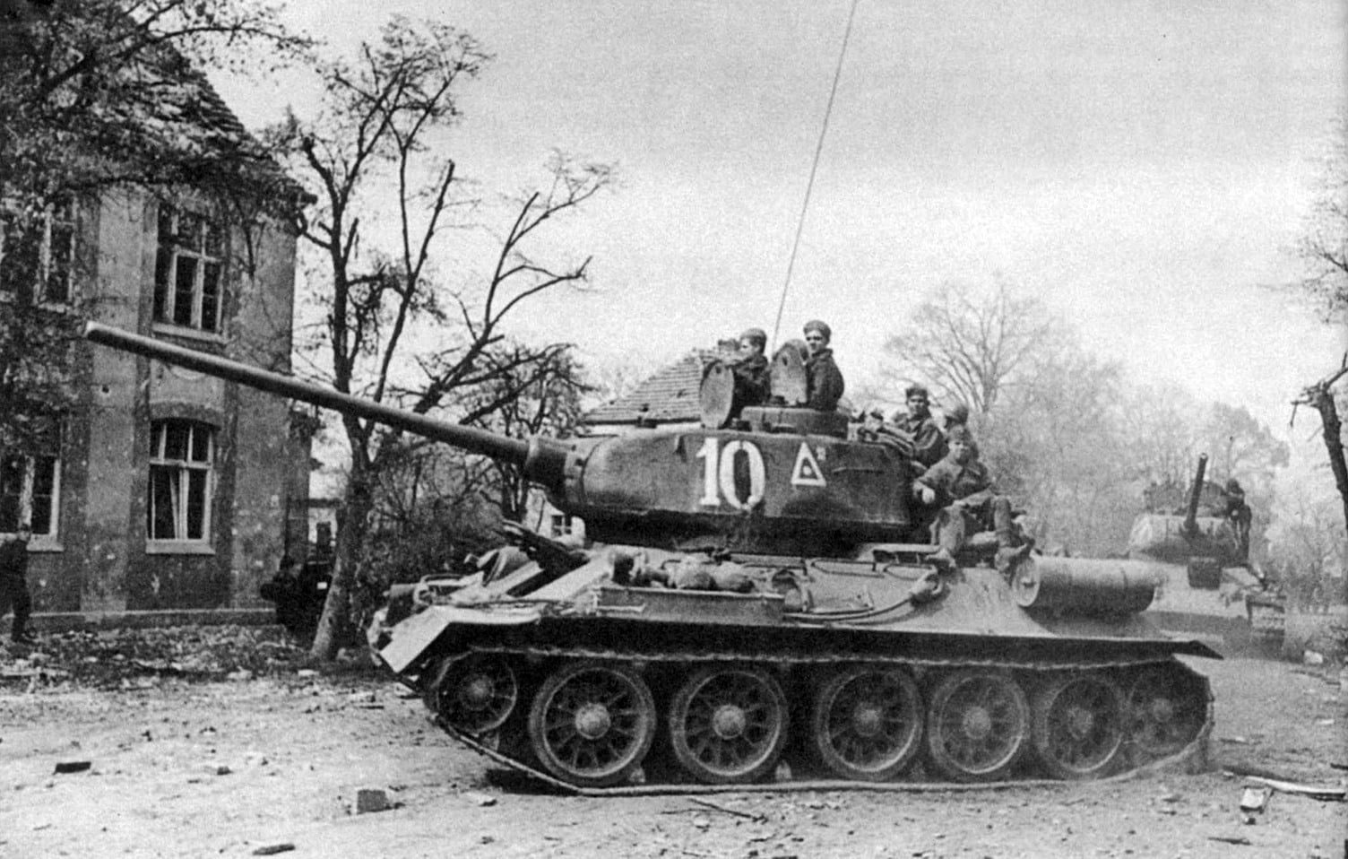 Russian T-34/85 of 9th Guards tank corps in Berlin