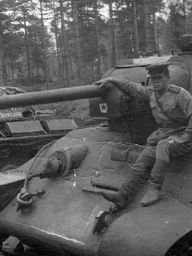 СМИРНОВ Семён Фёдорович, летом – осенью 1943 года - командир роты 548 отдельного танкового батальона 30-й гвардейской танковой бригады