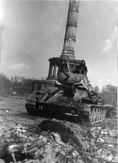 photo WWII Russian Medium tank T-34/76
