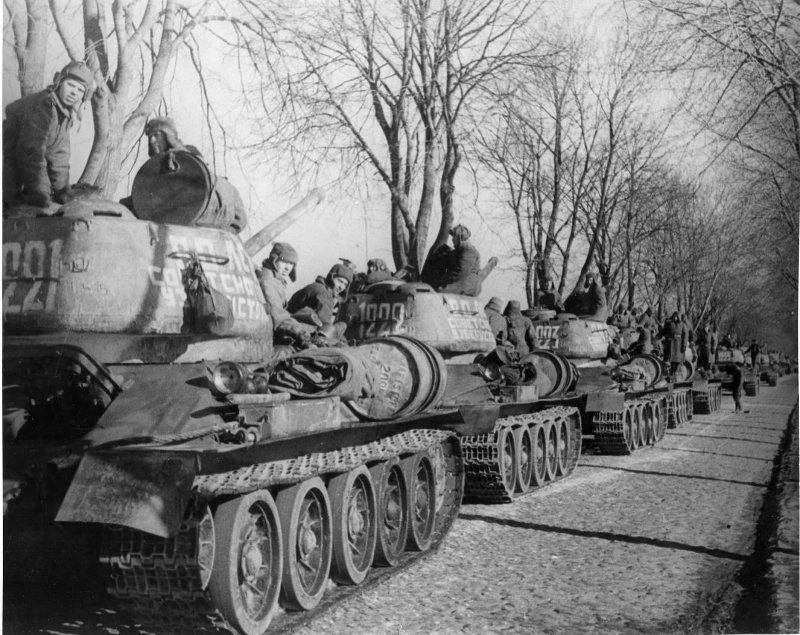 Колонна Т-34-85 ХХ лет Советского Узбекистана на дорогах Восточной Пруссии