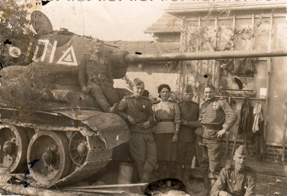 Танкисты 23-й танковой бригады 9-го танкового корпуса весной 1945