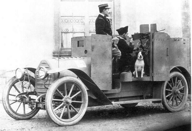 Voitures blindees francaises Premiere Guerre mondiale Peugeot foto