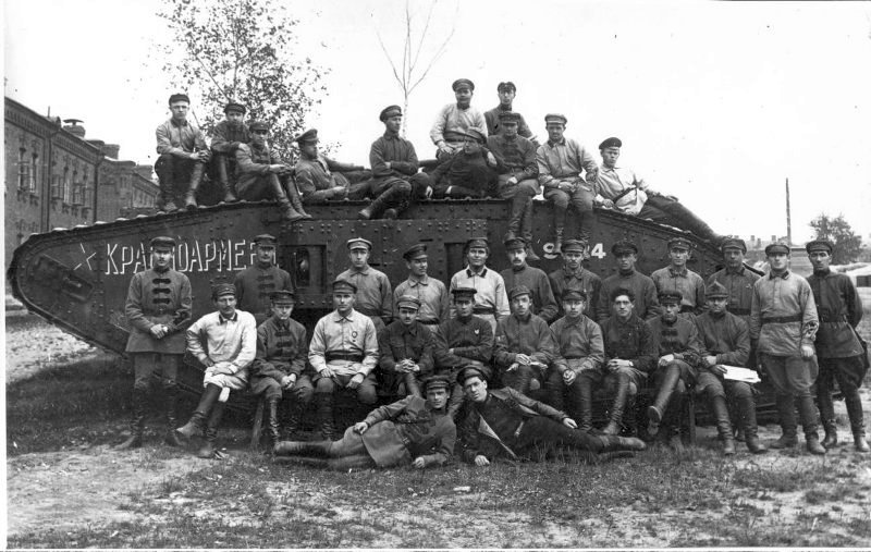 3-й танковый полк у трофейного английского танка Рикардо 1926-1929г