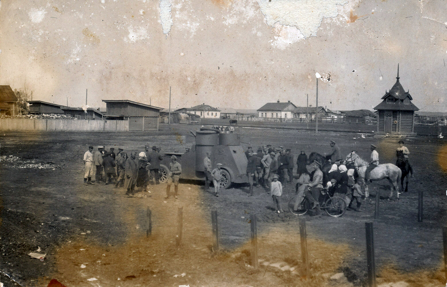 Броневик Питерец на станции Мариановка в 1918