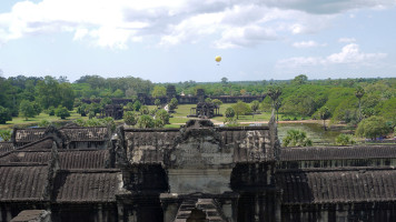 фото O balao sobre Angkor custa $ 15