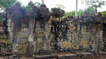 foto photo фото Terraza de los Elefantes es un sitio arqueologico situado en el interior de Angkor en Camboya