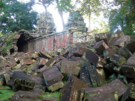 foto photo фото Angkor. Ta Prohm fu uno dei primi templi iniziati da Jayavarman VII nel suo grandioso programma di costruire molti edifici.