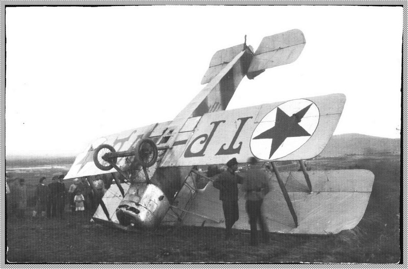 Damaged Sopwith 1,5 (Strutter) warplane, photo of 1920