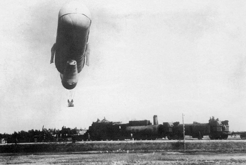 Russian balloon from the armored train