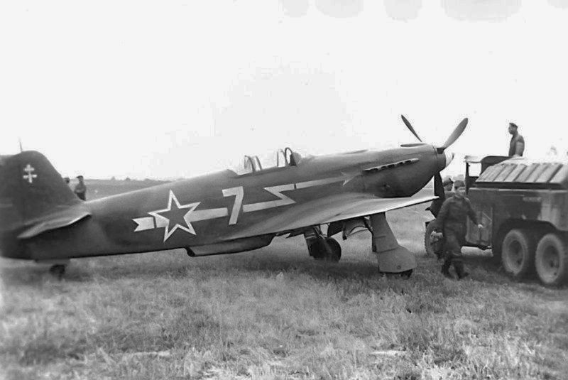 foto WWII USSR Yak-3 airplane